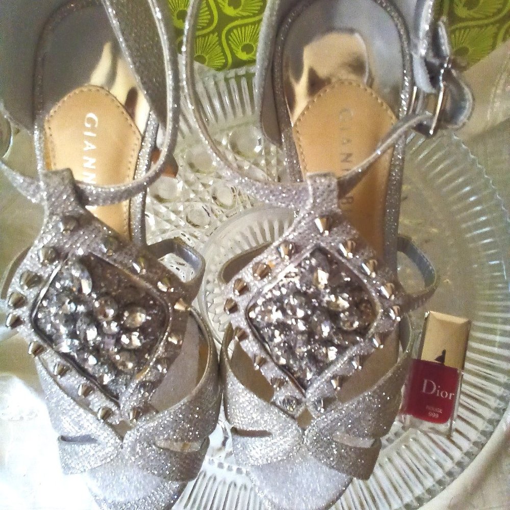 💖Gianni Bini Silver Platform Heels Size:8 BNWT - Picture 4 of 14